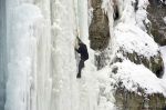 ice-climbing-in-kamenec-podilsky-02.jpg